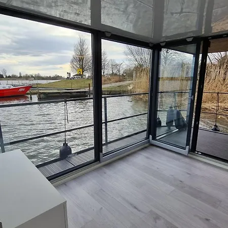 ספינת מלון Hausboote Unteres Odertal Hausboot Kranich שוודט