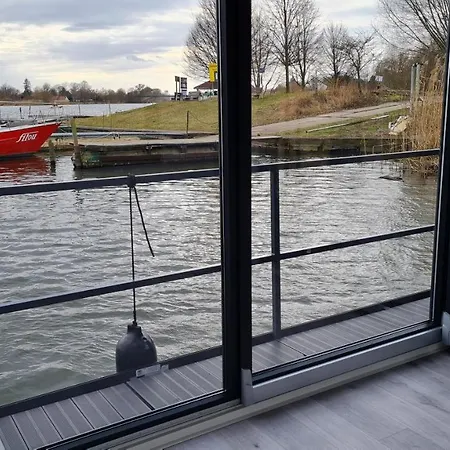 Hausboote Unteres Odertal Hausboot Kranich * שוודט