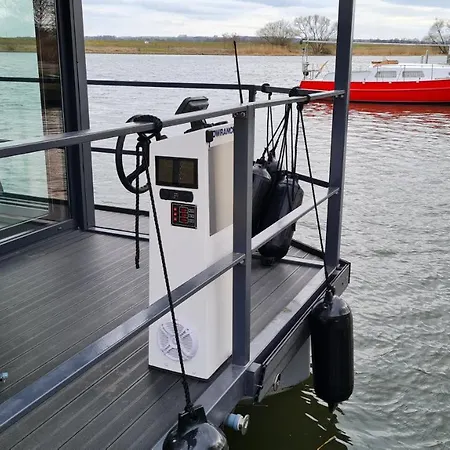 Hausboote Unteres Odertal Hausboot Kranich ספינת מלון שוודט