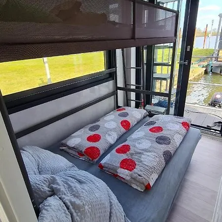 Hausboote Unteres Odertal Hausboot Kranich ספינת מלון שוודט