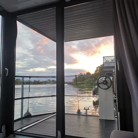 ספינת מלון Hausboote Unteres Odertal Hausboot Kranich *