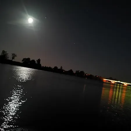 ספינת מלון Hausboote Unteres Odertal Hausboot Kranich *