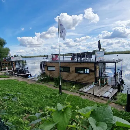 ספינת מלון Hausboote Unteres Odertal Hausboot Kranich *