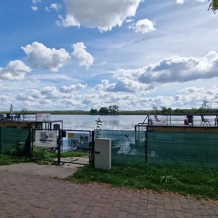 ספינת מלון Hausboote Unteres Odertal Hausboot Kranich שוודט